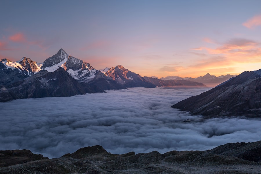 Paysage de montagne au lever du soleil